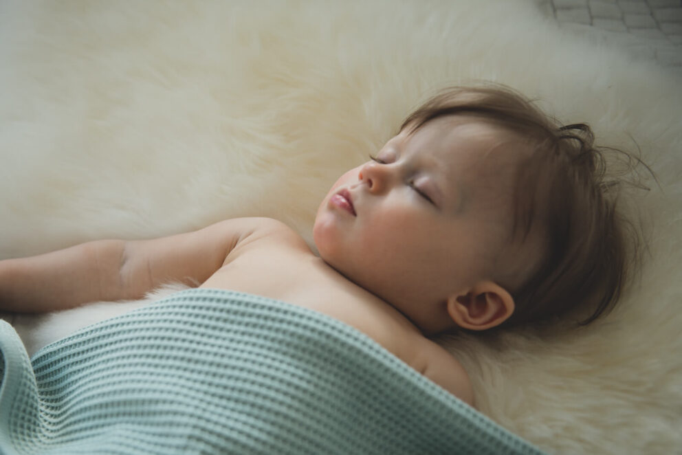 muumibaby-luotettava-lapsi-nukkuu